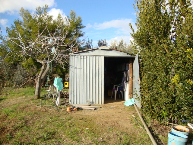 Terreno con pozzo e luce